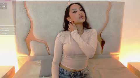 Snapshot of beella_tay1 chatting on October 5, 2:32 am BELLA online show from October 5, 2:32 am