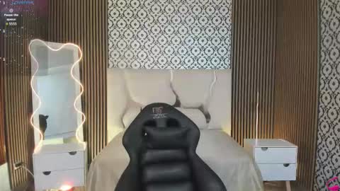 Snapshot of beella_tay1 chatting on October 26, 12:33 pm BELLA online show from October 26, 12:33 pm