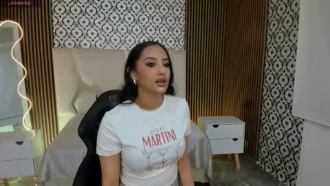 Snapshot of beella_tay1 chatting on October 28, 2:42 pm BELLA online show from October 28, 2:42 pm