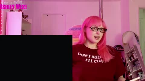 Snapshot of beg4itbaby chatting on March 27, 7:24 pm Ashley West online show from March 27, 7:24 pm