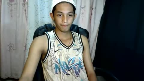 Snapshot of bejjs_08 chatting on March 18, 12:52 pm brandonjames online show from March 18, 12:52 pm