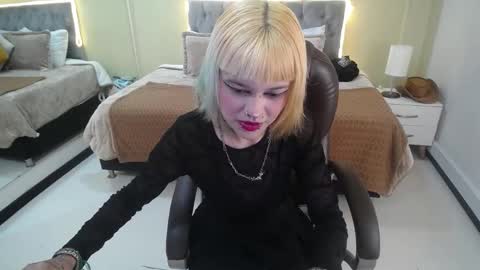 Snapshot of bela_craxkerr chatting on December 2, 1:50 pm Bela online show from December 2, 1:50 pm