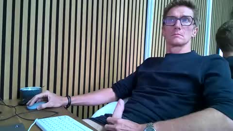 SexFriendFrance online show from September 18, 11:45 am