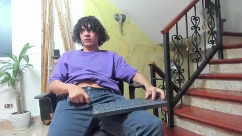 independent model online show from December 5, 4:20 am