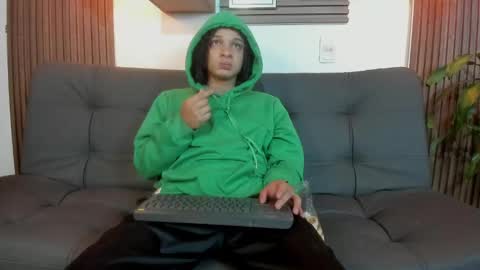 independent model online show from October 4, 7:50 am