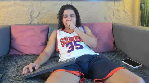 independent model online show from October 7, 4:42 am