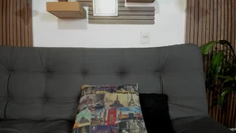 independent model online show from October 19, 12:00 am