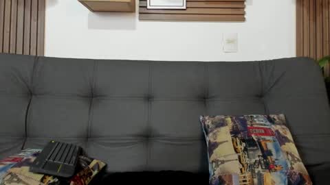 independent model online show from November 4, 11:37 pm