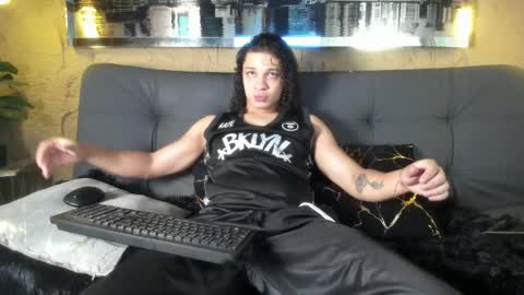 independent model online show from May 15, 4:19 am