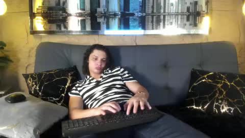 independent model online show from May 16, 10:36 am