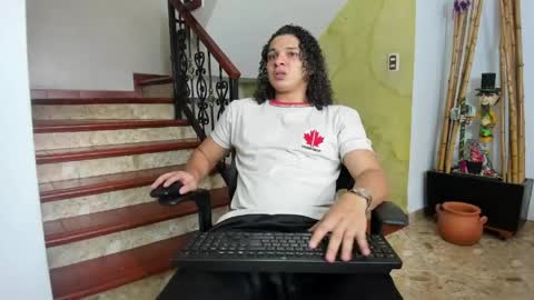 independent model online show from May 27, 7:00 pm