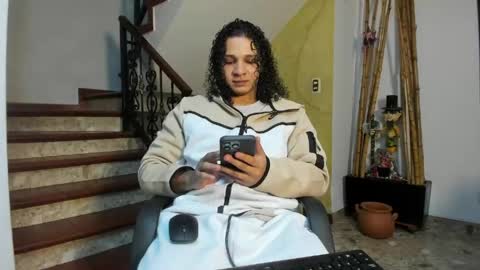 independent model online show from June 1, 11:50 pm