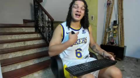 independent model online show from June 2, 10:45 pm