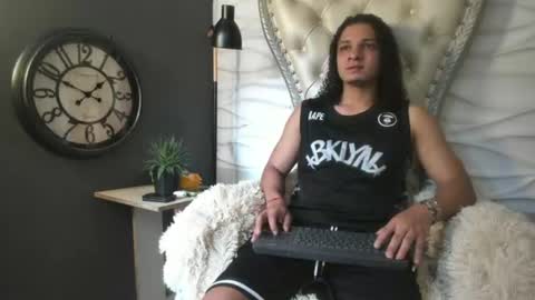 independent model online show from June 23, 6:50 pm