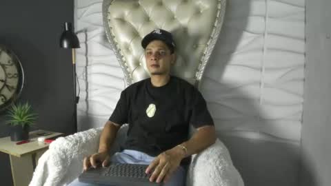 independent model online show from July 26, 12:19 am