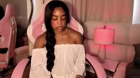 Snapshot of belkis_mills chatting on November 18, 6:12 pm Belkis online show from November 18, 6:12 pm