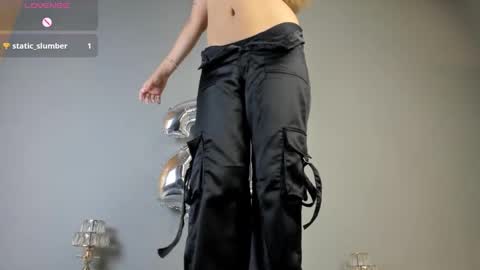 Snapshot of bella1207 chatting on March 6, 12:10 am Bella cam online show from March 6, 12:10 am