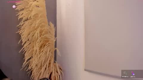 Snapshot of bella1207 chatting on October 11, 3:06 am Bella cam online show from October 11, 3:06 am