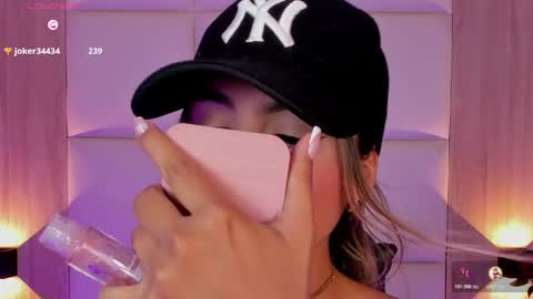 Snapshot of bella1207 chatting on October 29, 8:43 pm Bella cam online show from October 29, 8:43 pm