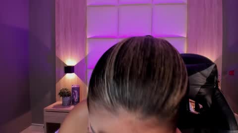 Snapshot of bella1207 chatting on October 30, 8:09 pm Bella cam online show from October 30, 8:09 pm