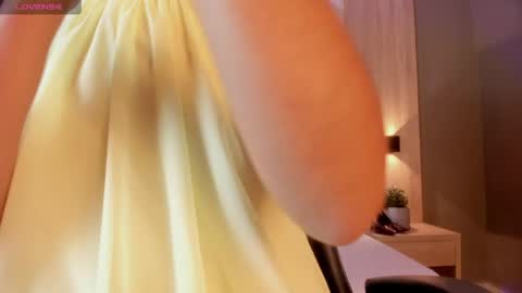 Bella cam online show from April 25, 7:22 pm
