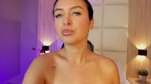 Bella cam online show from June 13, 7:01 pm