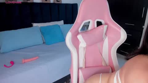 Snapshot of bella13_ chatting on March 23, 12:20 pm bella13_ online show from March 23, 12:20 pm