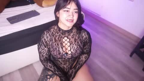 Snapshot of bella__donne chatting on April 1, 1:41 pm online show from April 1, 1:41 pm
