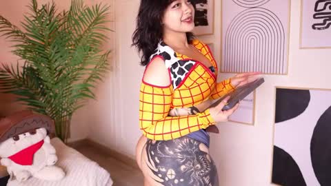 Snapshot of bella__donne chatting on April 4, 11:40 am online show from April 4, 11:40 am