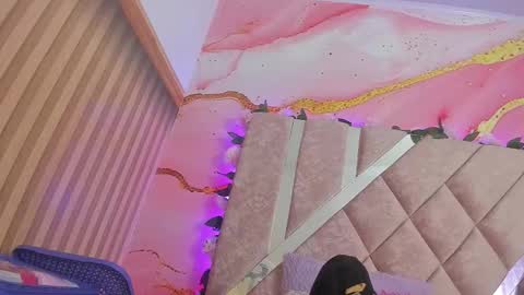 Melanie  online show from February 5, 10:31 am