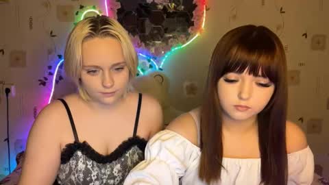 bella_and_alice online show from October 10, 2:05 pm
