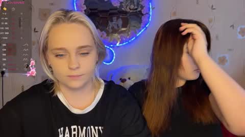 bella_and_alice online show from December 4, 10:13 am