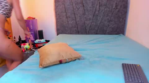 Snapshot of bella_bleak chatting on April 16, 9:37 pm Bella and Andrew special couple online show from April 16, 9:37 pm