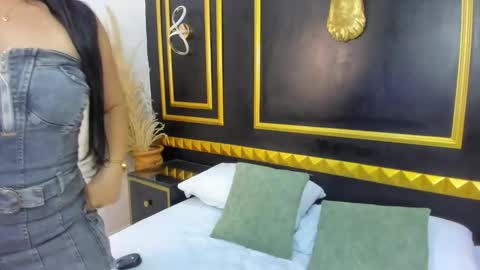 B E L L A online show from February 5, 2:11 pm