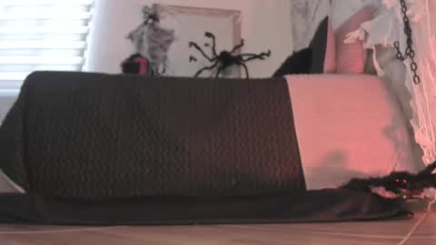 Snapshot of bella_desi chatting on October 29, 1:35 pm Dessi  online show from October 29, 1:35 pm