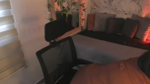 Dessi  online show from May 9, 1:27 pm