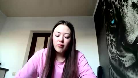 Hanna here Welcome  online show from April 5, 1:25 am