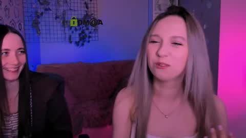 Snapshot of bella_dorn chatting on April 8, 7:25 pm Bella online show from April 8, 7:25 pm