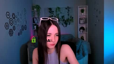 Snapshot of bella_dorn chatting on May 5, 12:24 pm Bella online show from May 5, 12:24 pm
