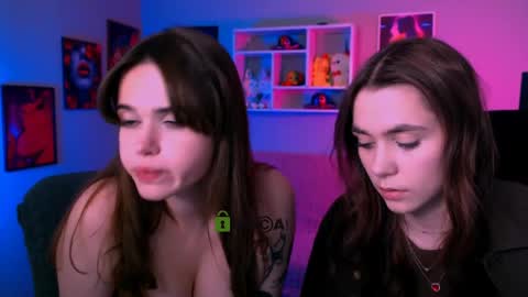 Snapshot of bella_dorn chatting on May 11, 10:10 am Bella online show from May 11, 10:10 am
