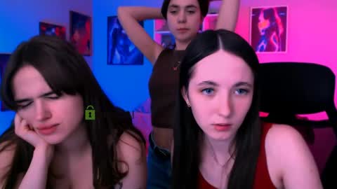 Snapshot of bella_dorn chatting on May 11, 2:45 pm Bella online show from May 11, 2:45 pm