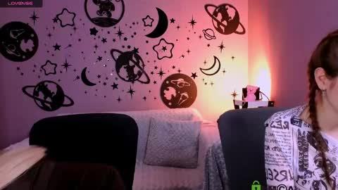 Snapshot of bella_dorn chatting on June 6, 9:25 am Bella online show from June 6, 9:25 am