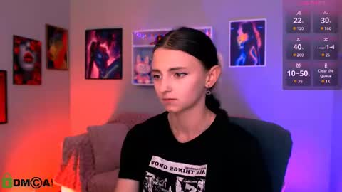 Snapshot of bella_dorn chatting on June 13, 7:34 pm Bella online show from June 13, 7:34 pm
