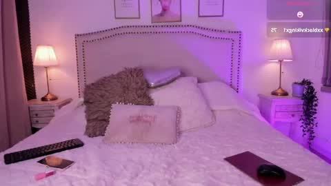 Snapshot of bella_es chatting on April 28, 2:27 am Onlyfans isa bella 23 online show from April 28, 2:27 am