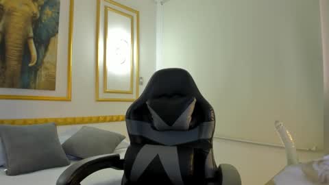 B E L L A online show from March 17, 7:06 pm