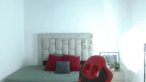 Snapshot of bella_fox723 chatting on February 10, 5:11 am bella_fox723 online show from February 10, 5:11 am