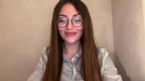 Snapshot of bella_foxxi chatting on December 12, 4:43 pm bella_foxxi online show from December 12, 4:43 pm