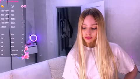 Snapshot of bella_gasp chatting on June 14, 4:31 pm Jane online show from June 14, 4:31 pm