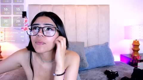 Snapshot of bella_girl69 chatting on March 26, 3:45 am bella_girl69 online show from March 26, 3:45 am