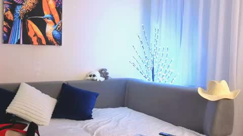 Bella online show from May 28, 8:39 pm